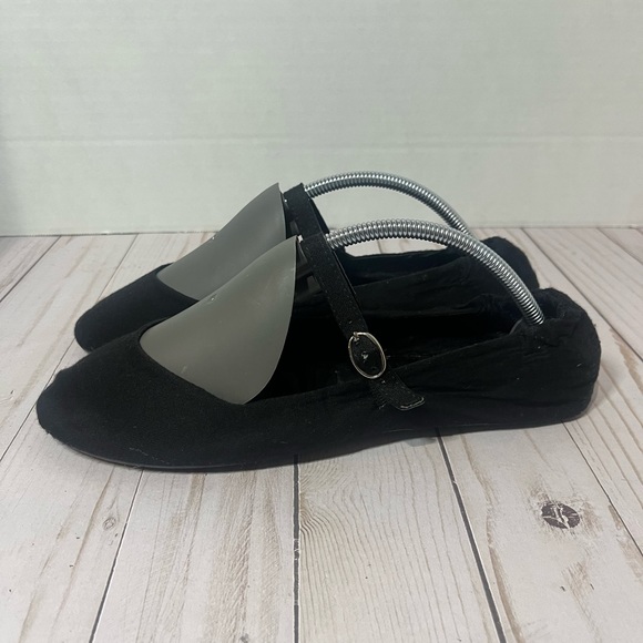 Tash Folds - Picture 2 of 9